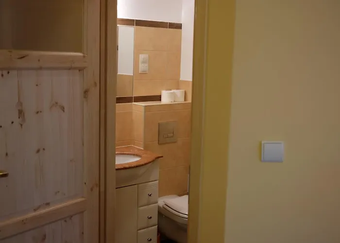 Nocleg ze śniadaniem Academus Pub & 4*