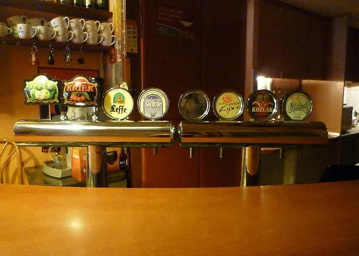 Nocleg ze śniadaniem Academus Pub & 4*