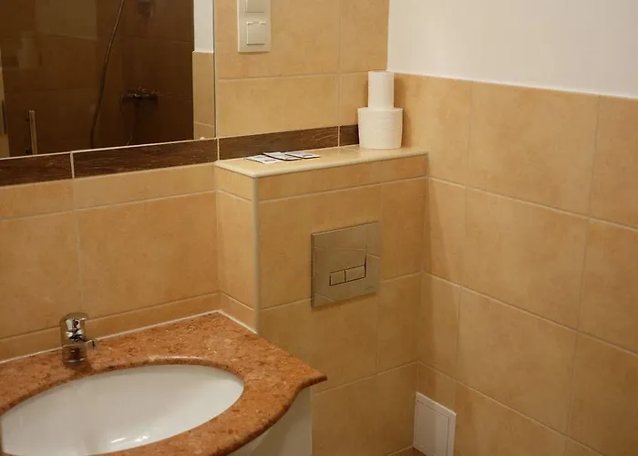 Nocleg ze śniadaniem Academus Pub &