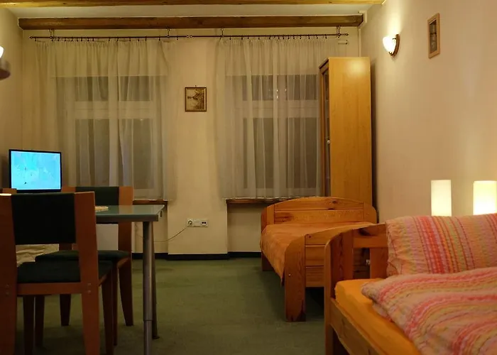 Nocleg ze śniadaniem Academus Pub & 4*