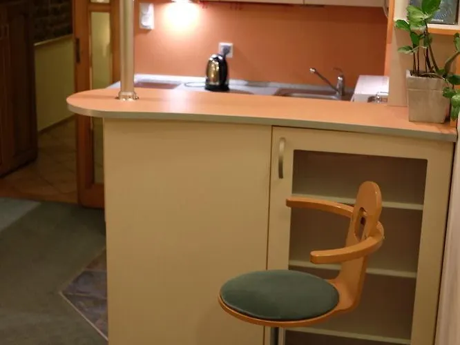 Nocleg ze śniadaniem Academus Pub &