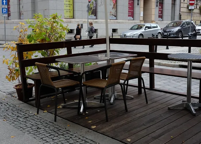 Nocleg ze śniadaniem Academus Pub & 4*