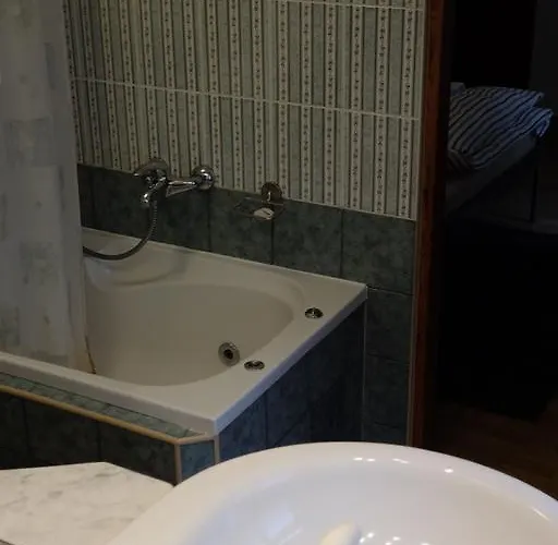 Nocleg ze śniadaniem Academus Pub &