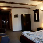 Bed & Breakfast Academus - Pub, Rooms, Cider 4*