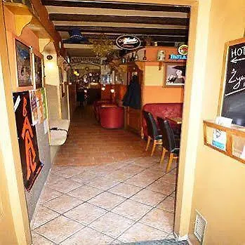 Academus Pub & Bed & Breakfast