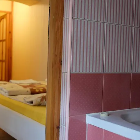 Bed & Breakfast Academus Pub & Wrocław