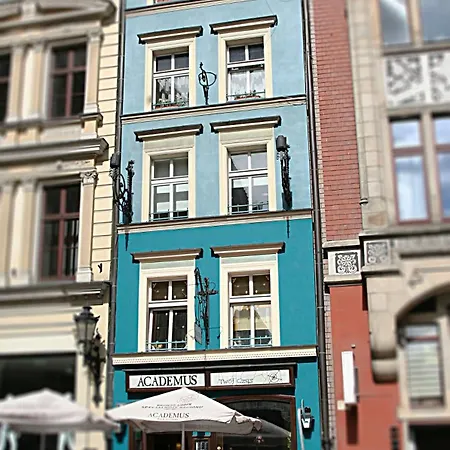 فندق مبيت وإفطار Academus Pub & فروتسواف