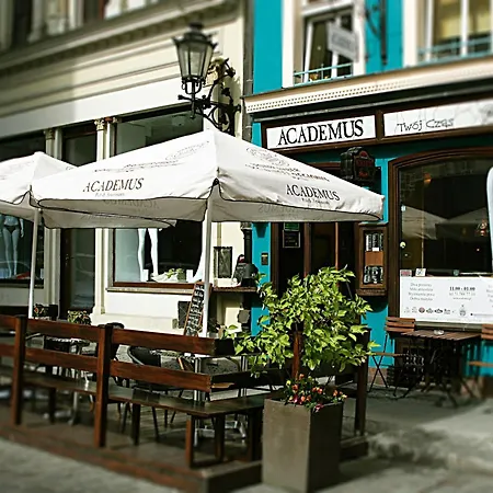 Bed & Breakfast Academus - Pub, Rooms, Cider
