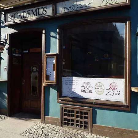 Bed & Breakfast Academus Pub &