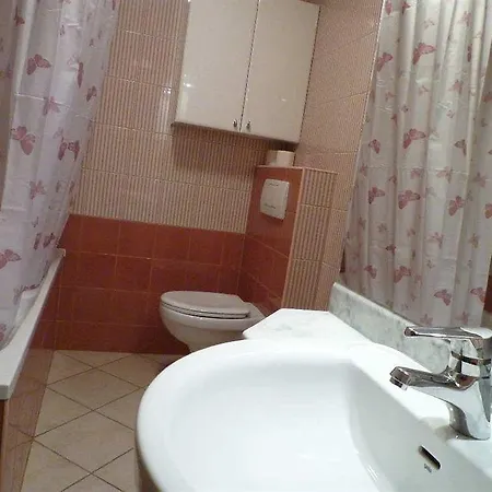 Academus Pub & Bed & Breakfast