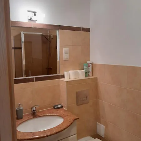 Academus - Pub, Rooms, Cider فندق مبيت وإفطار 4*