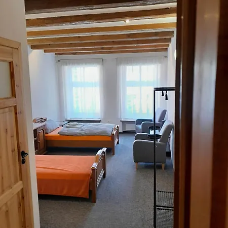 فندق مبيت وإفطار Academus Pub & 4*