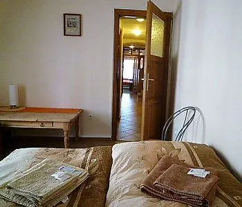 Couette-café Academus - Pub, Rooms, Cider 4*