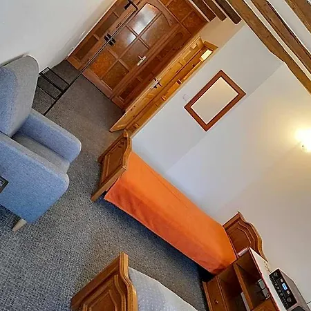 Academus - Pub, Rooms, Cider Couette-café 4*