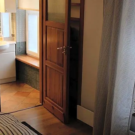 Academus - Pub, Rooms, Cider Couette-café