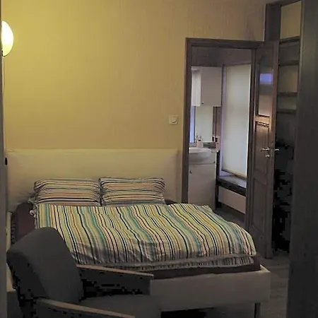 Academus - Pub, Rooms, Cider فندق مبيت وإفطار