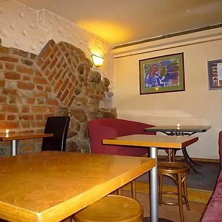 Couette-café Academus - Pub, Rooms, Cider 4*