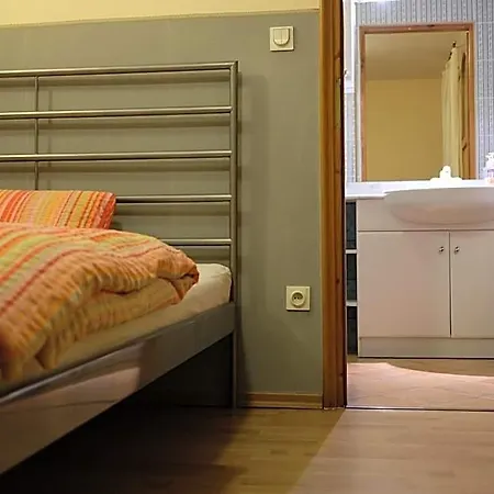 Academus - Pub, Rooms, Cider Couette-café