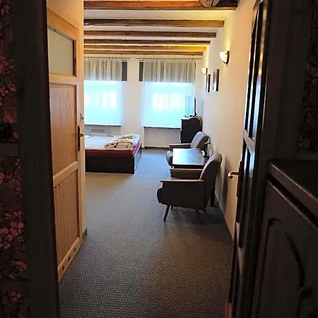 Academus - Pub, Rooms, Cider فندق مبيت وإفطار 4*