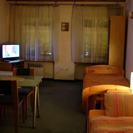 Bed & Breakfast Academus Pub &