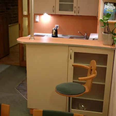 Bed & Breakfast Academus Pub &