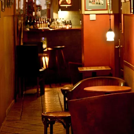 Academus - Pub, Rooms, Cider