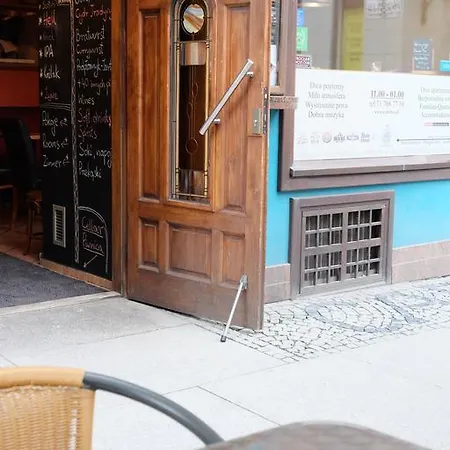 فندق مبيت وإفطار Academus - Pub, Rooms, Cider فروتسواف