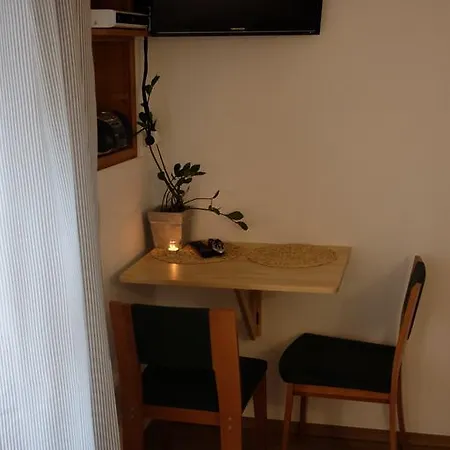 فندق مبيت وإفطار Academus - Pub, Rooms, Cider 4*