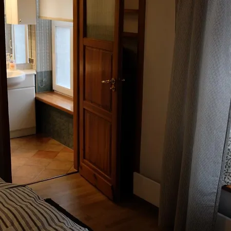 فندق مبيت وإفطار Academus Pub &