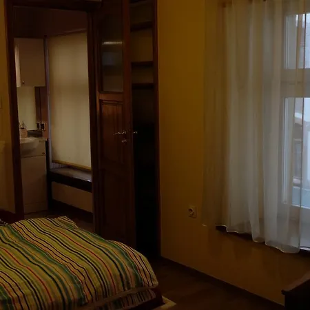 Bed & Breakfast Academus Pub &