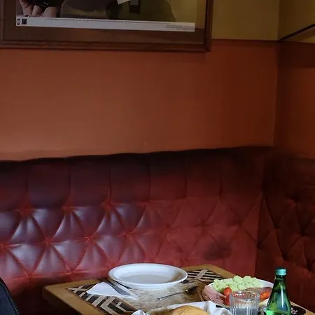 فندق مبيت وإفطار Academus - Pub, Rooms, Cider