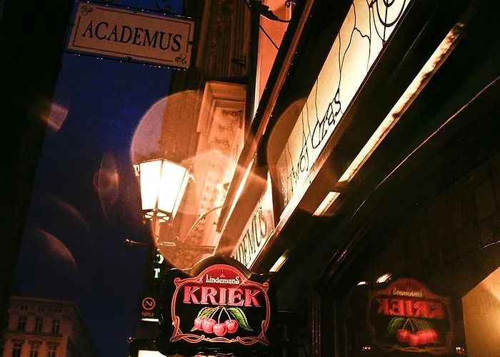 לינה וארוחת בוקר Academus Pub & ורוצלב