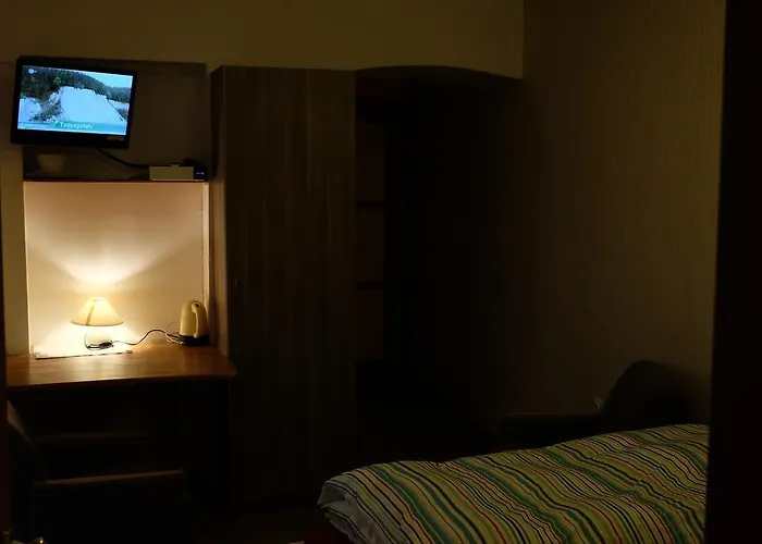 Academus Pub & לינה וארוחת בוקר